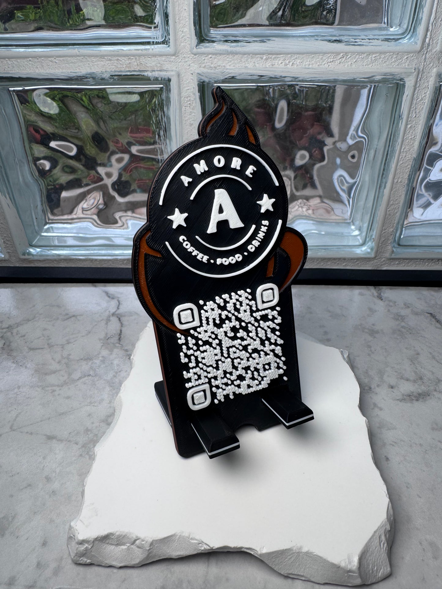 Soporte con Logo y QR Code