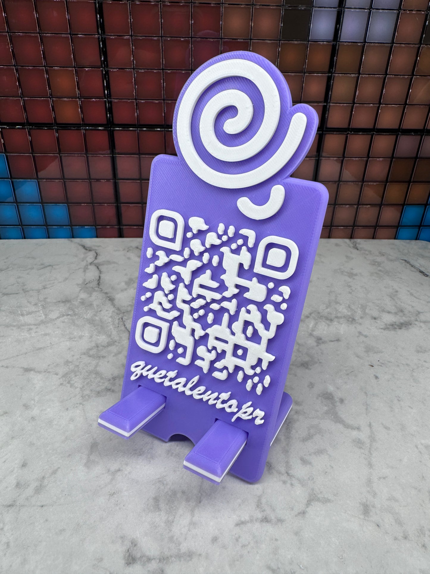 Soporte con Logo y QR Code