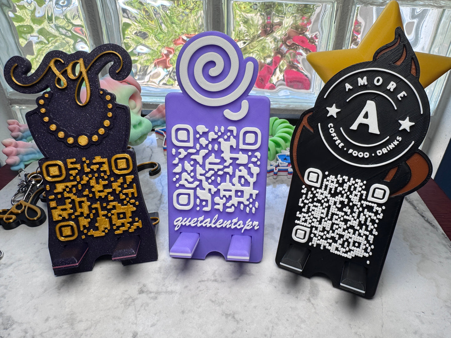 Soporte con Logo y QR Code