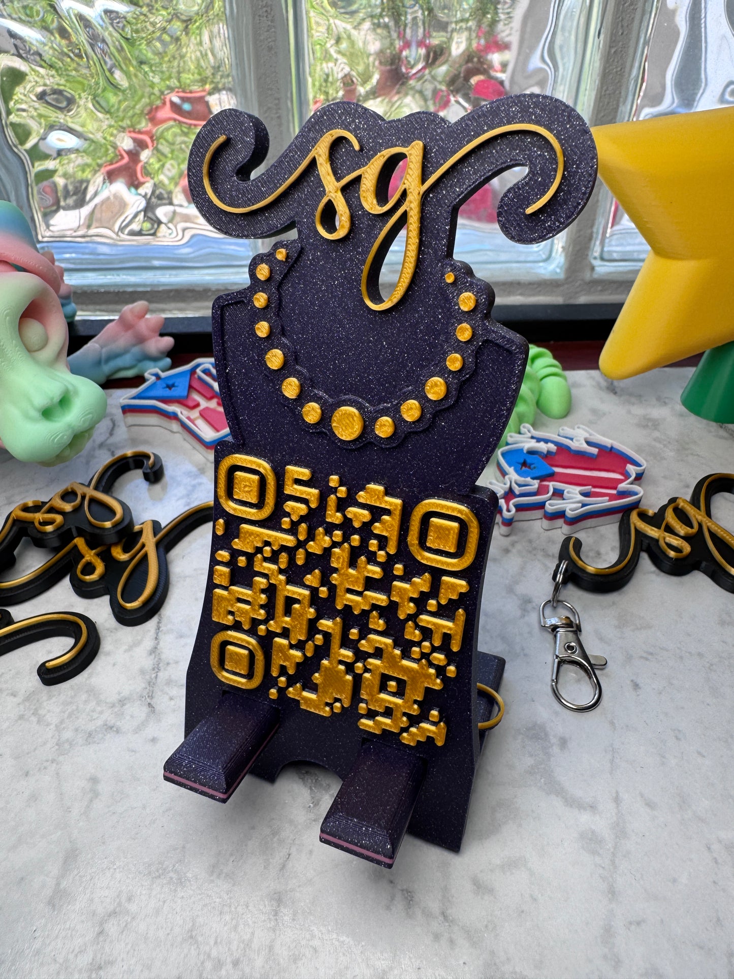 Soporte con Logo y QR Code