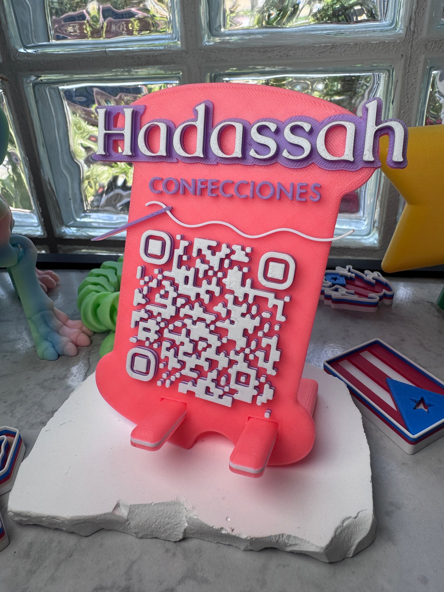 Soporte con Logo y QR Code