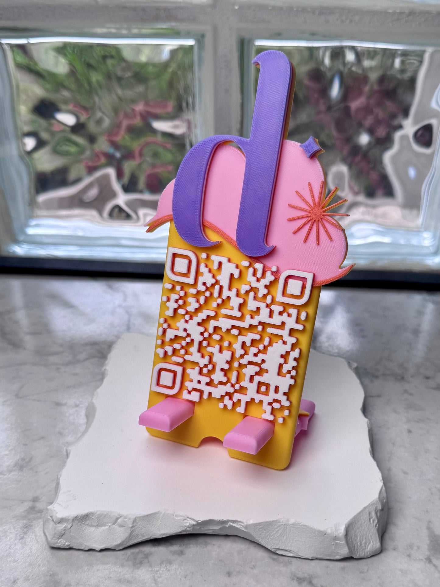 Soporte con Logo y QR Code